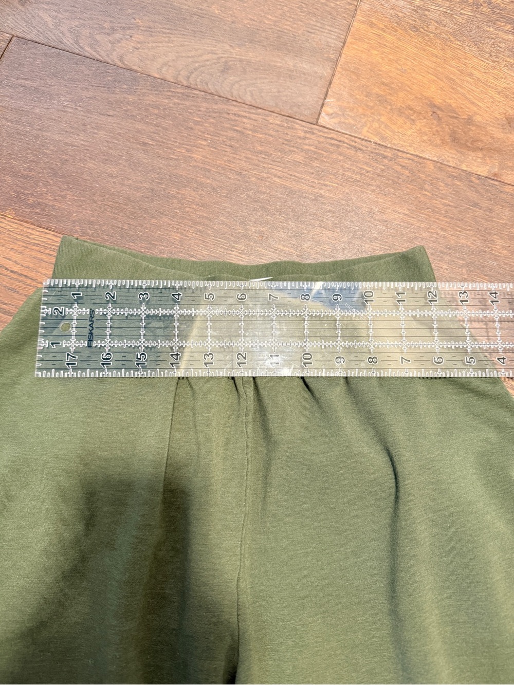 Londre Super Soft Cropped Sweatshirt and Jogger Sweatpants Set in Kauai Green - Picture 12 of 13